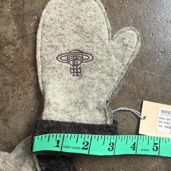 Brand New Vivienne Westwood Wool Children Mittens - Picture 4 of 7